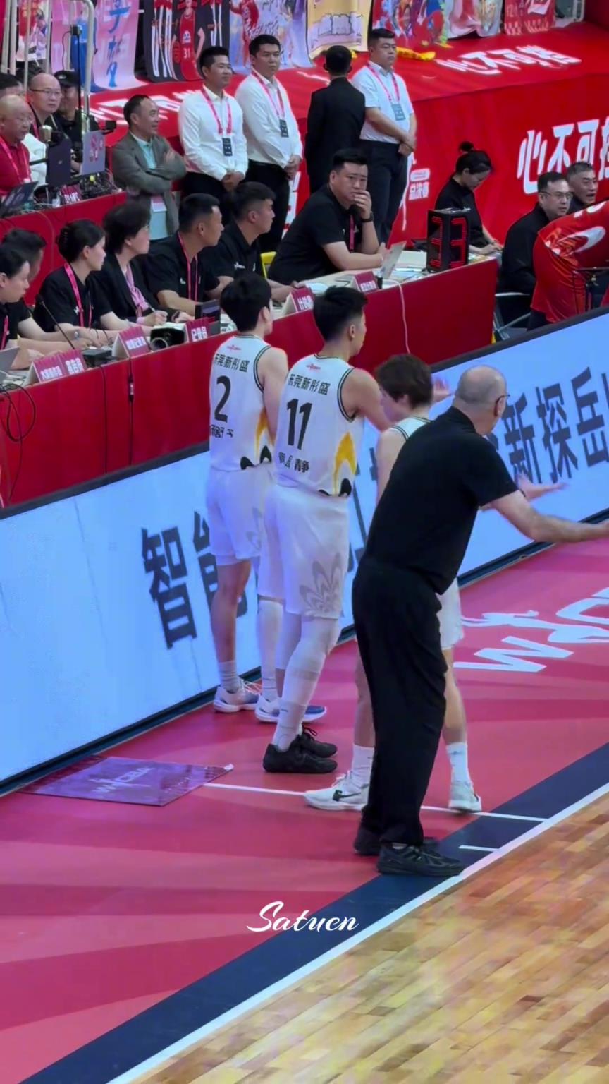 無奈的一家三口！絕望的教練，氣瘋了的皮總！