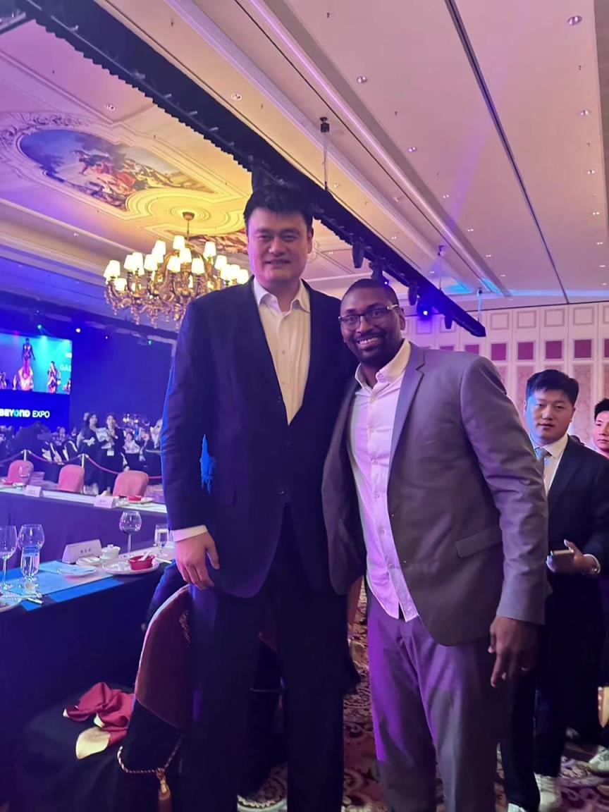 阿泰斯特曬與姚明合照：這是我最喜歡的隊友 姚?。?>
                                <div   id=