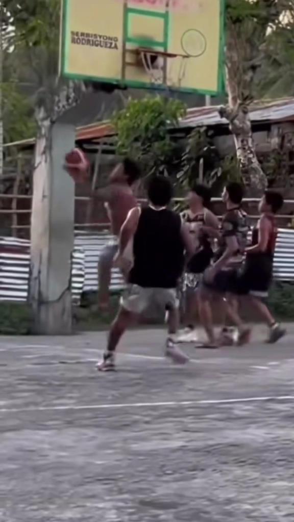 我都準(zhǔn)備好嘲笑他了，結(jié)果被他帥到了